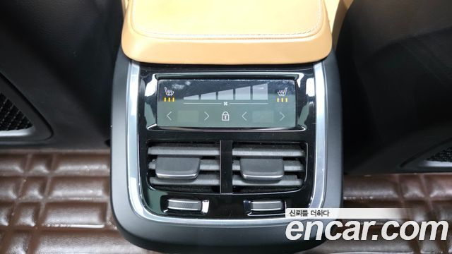 Volvo XC90 2020 — photo 19