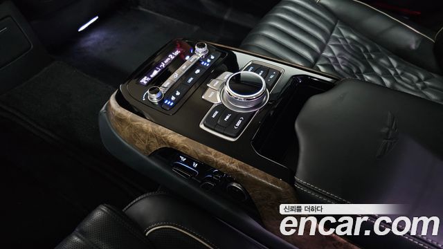 Genesis G90 2019 — photo 18