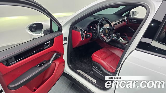 Porsche Cayenne 2023 — photo 17