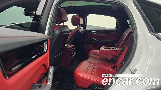 Porsche Cayenne 2023 — photo 18