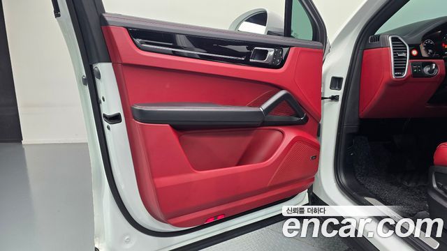 Porsche Cayenne 2023 — photo 14