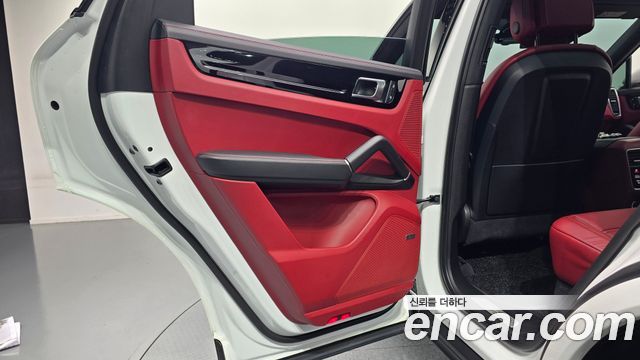 Porsche Cayenne 2023 — photo 15