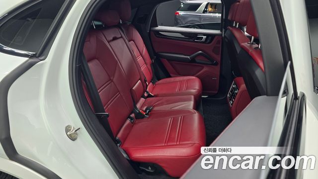 Porsche Cayenne 2023 — photo 16