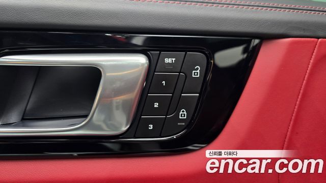 Porsche Cayenne 2023 — photo 27