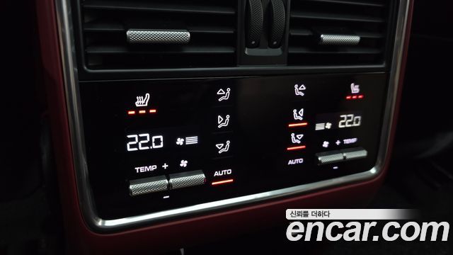 Porsche Cayenne 2023 — photo 29