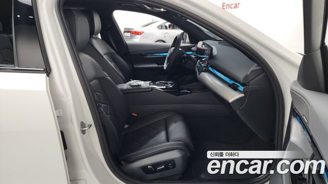 BMW 5-Series 2026 — photo 12