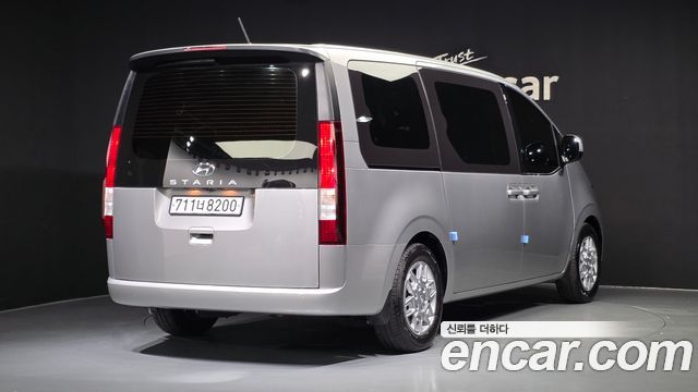 Hyundai Staria 2022 — photo 2