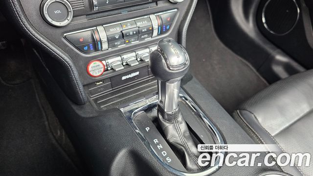 Ford Mustang 2017 — photo 12