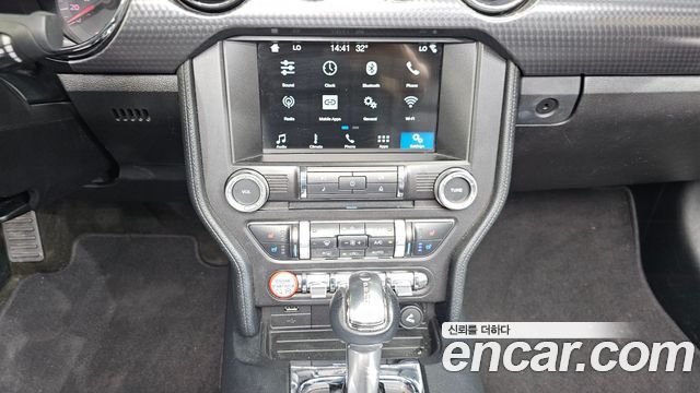 Ford Mustang 2017 — photo 23