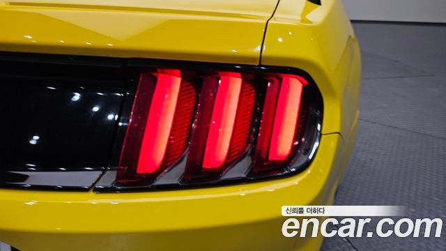 Ford Mustang 2017 — photo 9