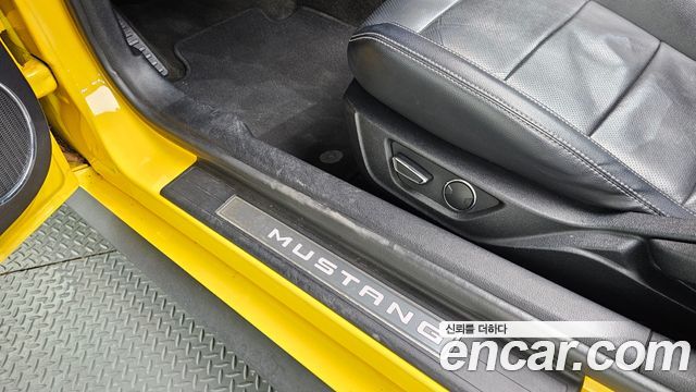 Ford Mustang 2017 — photo 30