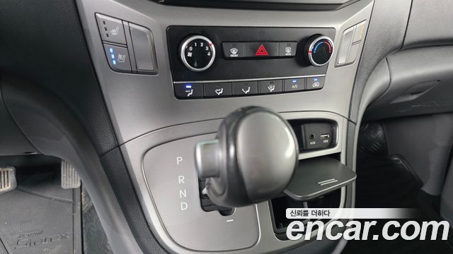 Hyundai Starex 2018 — photo 12