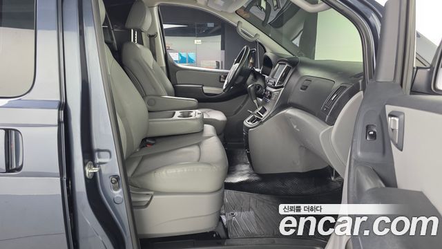 Hyundai Starex 2018 — photo 17