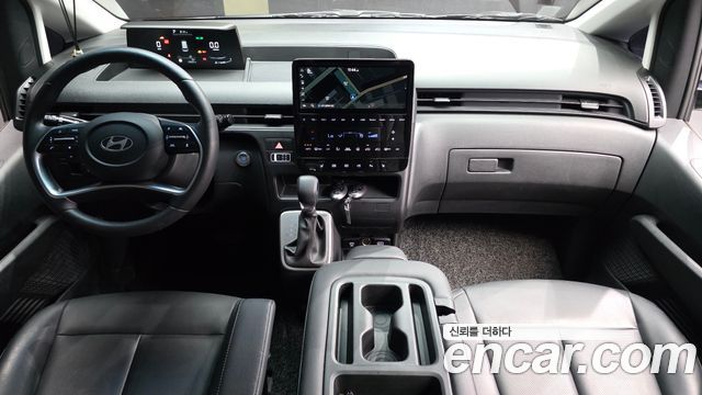 Hyundai Staria 2025 — photo 7