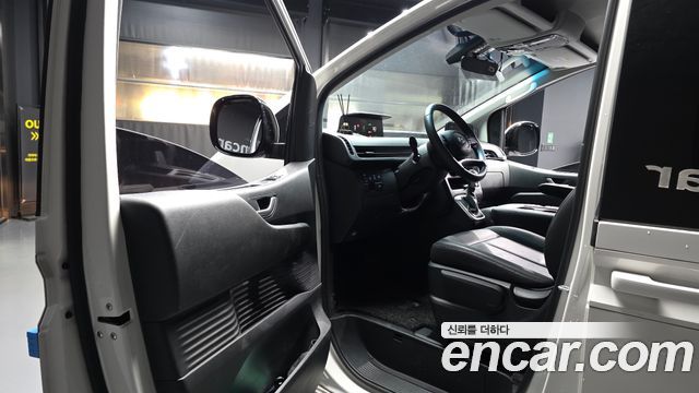 Hyundai Staria 2025 — photo 10