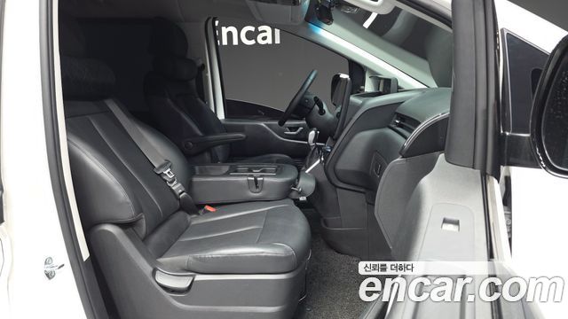 Hyundai Staria 2025 — photo 11