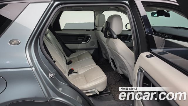 Land Rover Discovery Sport 2018 — photo 12