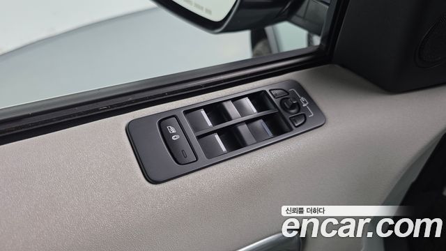 Land Rover Discovery Sport 2018 — photo 19