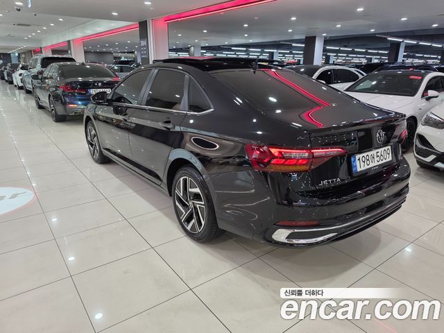 Volkswagen Jetta 2023 — photo 2
