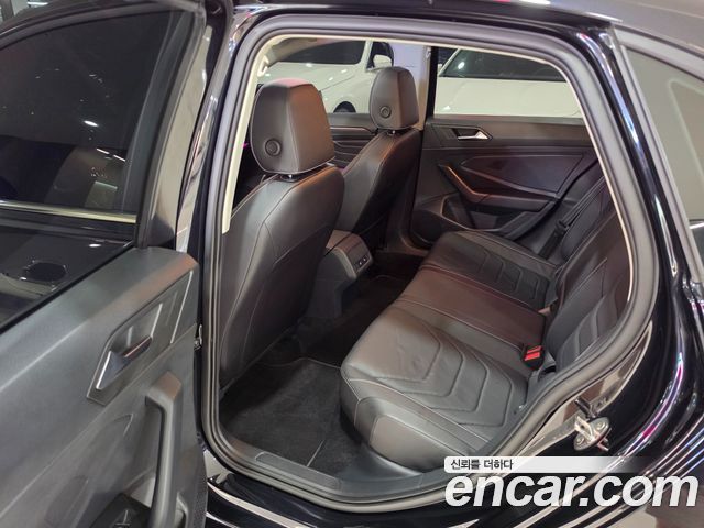 Volkswagen Jetta 2023 — photo 11