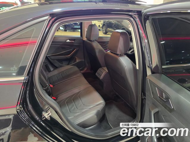 Volkswagen Jetta 2023 — photo 12