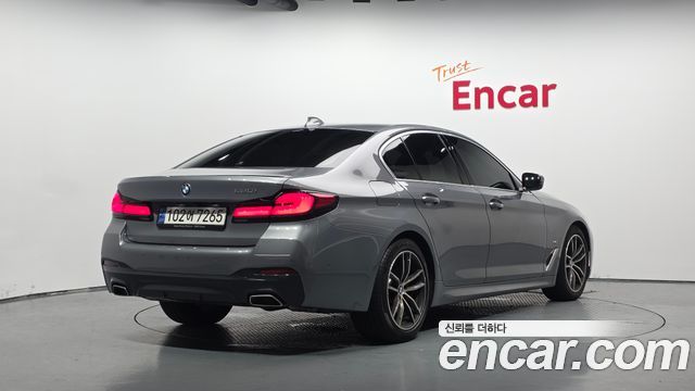 BMW 5-Series 2023 — photo 2