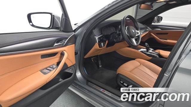 BMW 5-Series 2023 — photo 10