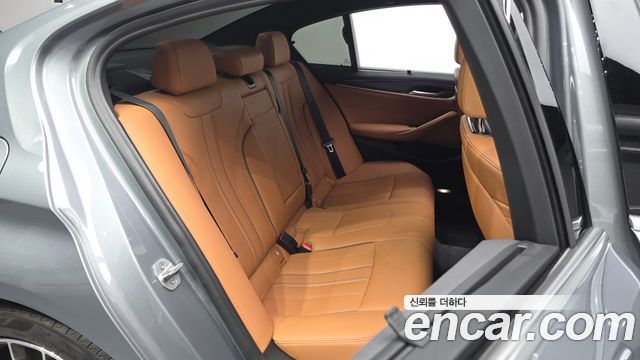 BMW 5-Series 2023 — photo 11