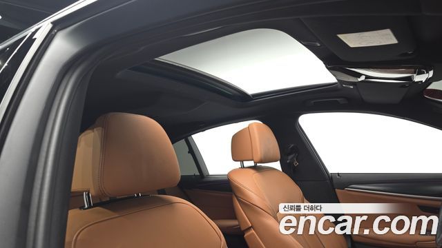 BMW 5-Series 2023 — photo 17