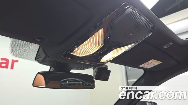 BMW 5-Series 2023 — photo 18