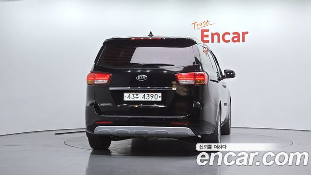 Kia Canival 2016 — photo 4