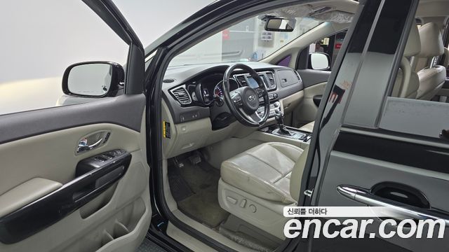 Kia Canival 2016 — photo 10