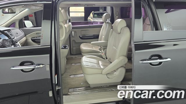 Kia Canival 2016 — photo 11