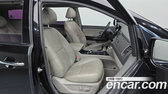 Kia Canival 2016 — photo 12