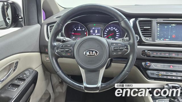Kia Canival 2016 — photo 13