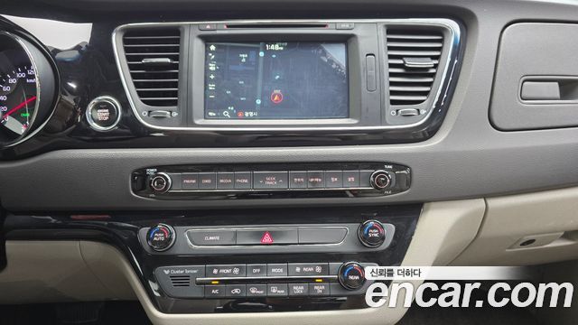Kia Canival 2016 — photo 17