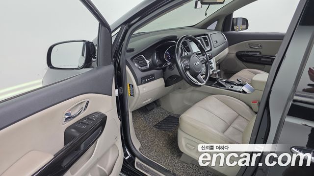 Kia Canival 2020 — photo 17