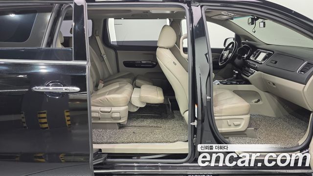 Kia Canival 2020 — photo 24