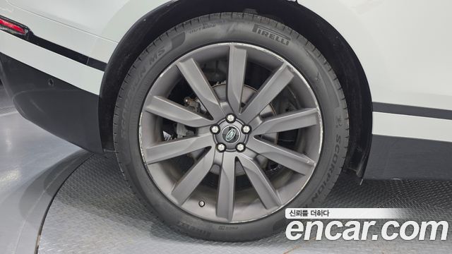 Land Rover Range Rover Velar 2019 — photo 5