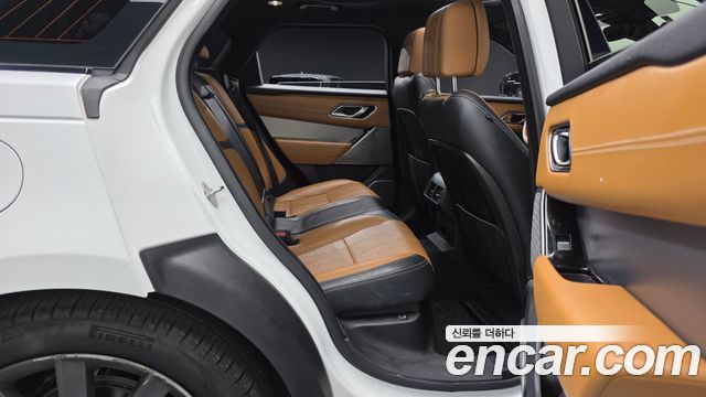 Land Rover Range Rover Velar 2019 — photo 17