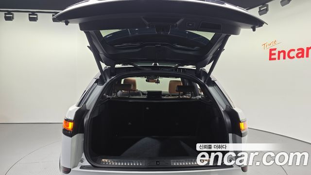 Land Rover Range Rover Velar 2019 — photo 24