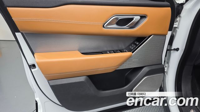 Land Rover Range Rover Velar 2019 — photo 14