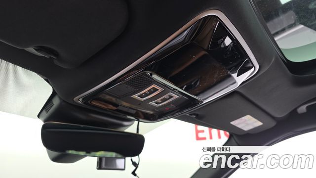 Land Rover Range Rover Velar 2019 — photo 27