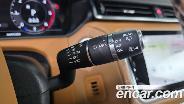 Land Rover Range Rover Velar 2019 — photo 28