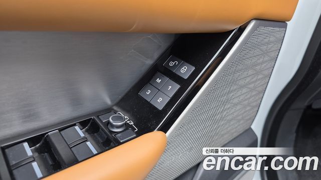Land Rover Range Rover Velar 2019 — photo 29