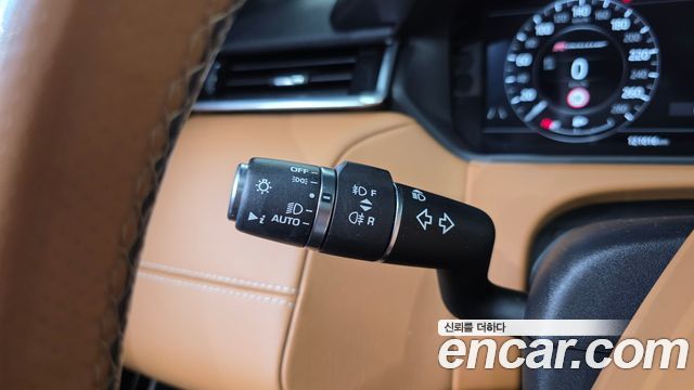 Land Rover Range Rover Velar 2019 — photo 30