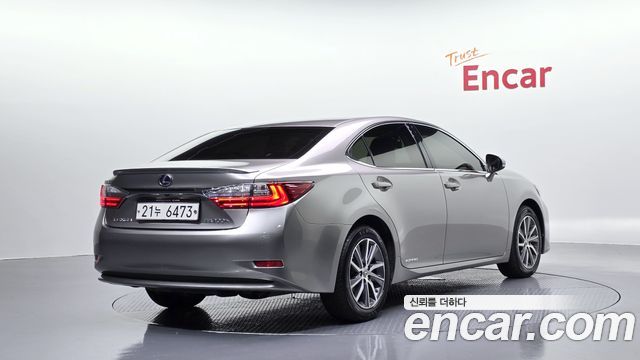 Lexus ES 2018 — photo 2