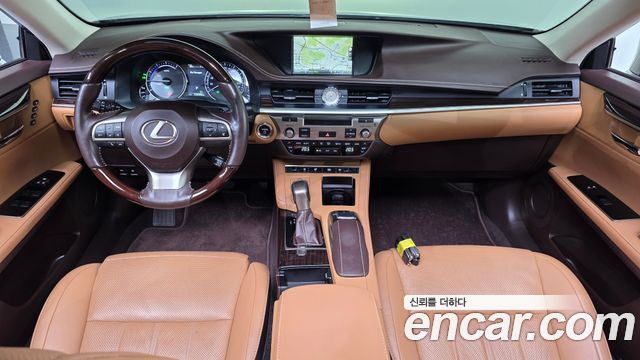 Lexus ES 2018 — photo 10