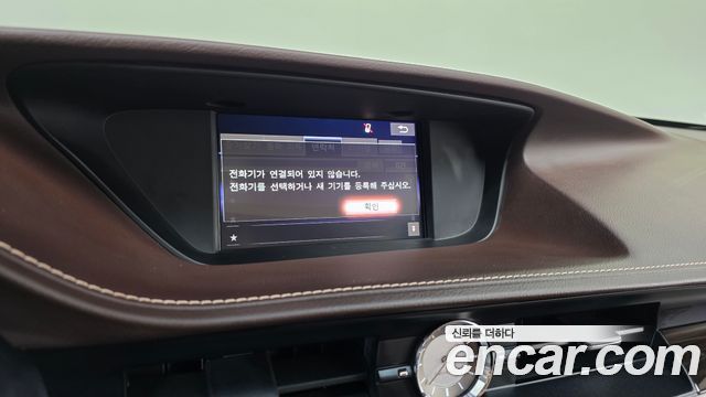 Lexus ES 2018 — photo 21