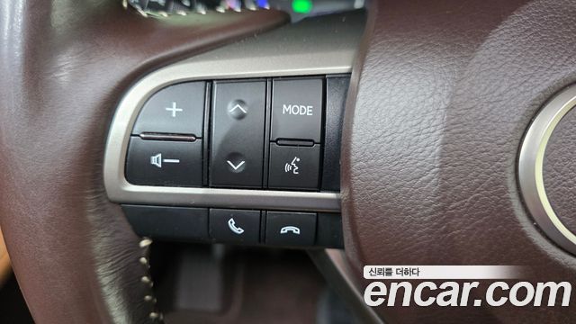 Lexus ES 2018 — photo 25